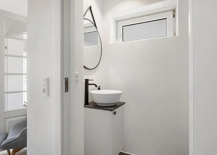 Newly Renovated House Close To The Ferry, Downtown, And The Beach
