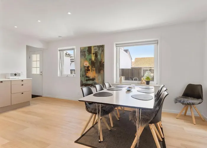 Newly Renovated House Close To The Ferry, Downtown, And The Beach